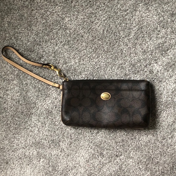 Coach Handbags - Coach wristlet/wallet